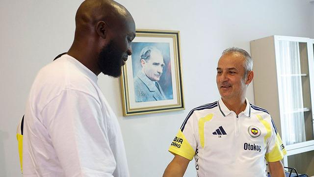 Fenerbahçe'nin Yeni Golcüsü Lukaku, Tesislerde Buluştu