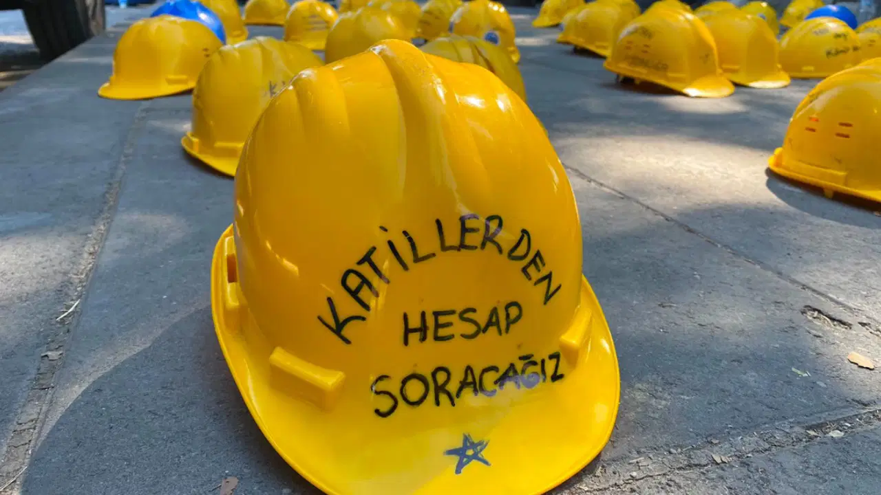 Direnişteki Madencinin İki Oğlu Göçükten Sağ Kurtuldu: Yaşam Mücadelesi Sürüyor