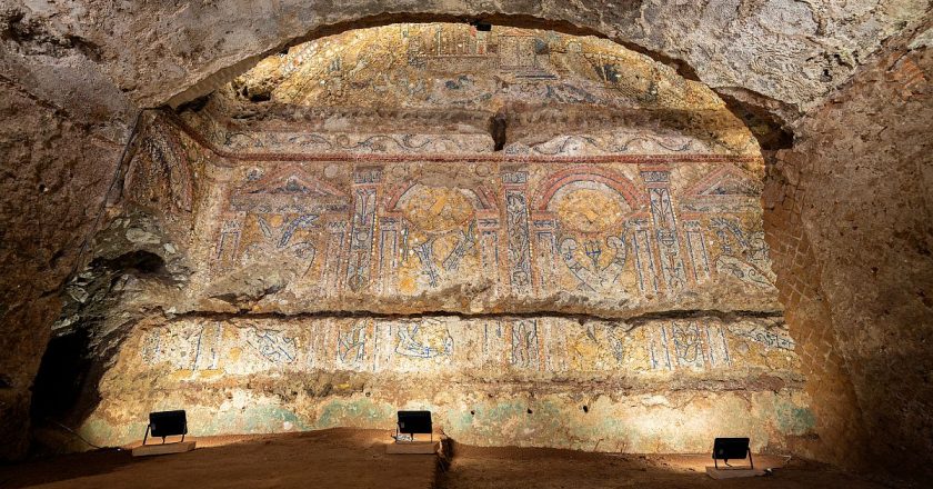 Arkeologlar Kolezyum yakınlarında Roma döneminden kalma bir “lüks ev” ortaya çıkardı