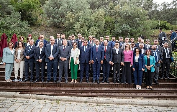 İzmir Büyükşehir Belediyesi Başkanı Dr.  Cemil Tugay ilçe belediye başkanlarıyla buluştu – GÜNDEM