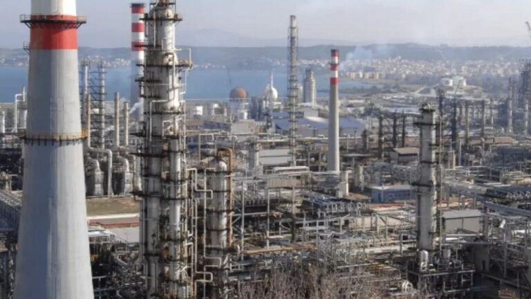 İzmir Aliağa’da TÜPRAŞ fabrikasında yangın