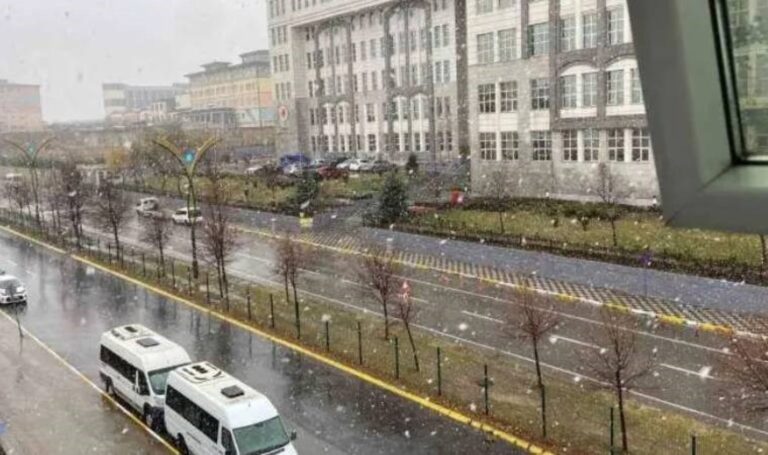 Kocaeli’ye beklenen kar geldi – Son Dakika Türkiye Haberleri