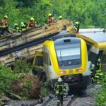 Almanya'daki yolcu treni pistten ayrıldı: 3 ölü, 34 yaralı