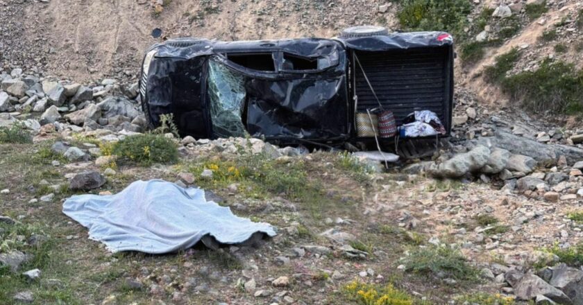 Gümübana'da araba Palita'yı yuvarladı: 2 ölü, 4 yaralı