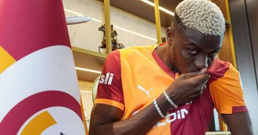 Osimhen resmen Galatasaray'da! Transferin maliyeti açıklandı