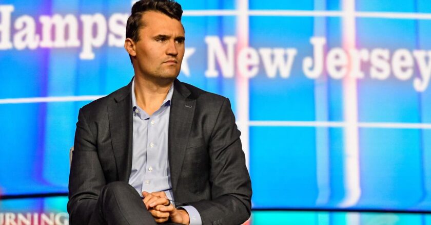 Amerika Birleşik Devletleri'nde güçlendirilen bir saldırıda ölen aktivist Charlie Kirk, Trump ve İsrail'e verdiği desteği ile bilinir.