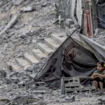 İsrail cinayet, binanın Gazze'de bulunduğu Gazze'de bulunduğu bölgeyi bombaladı