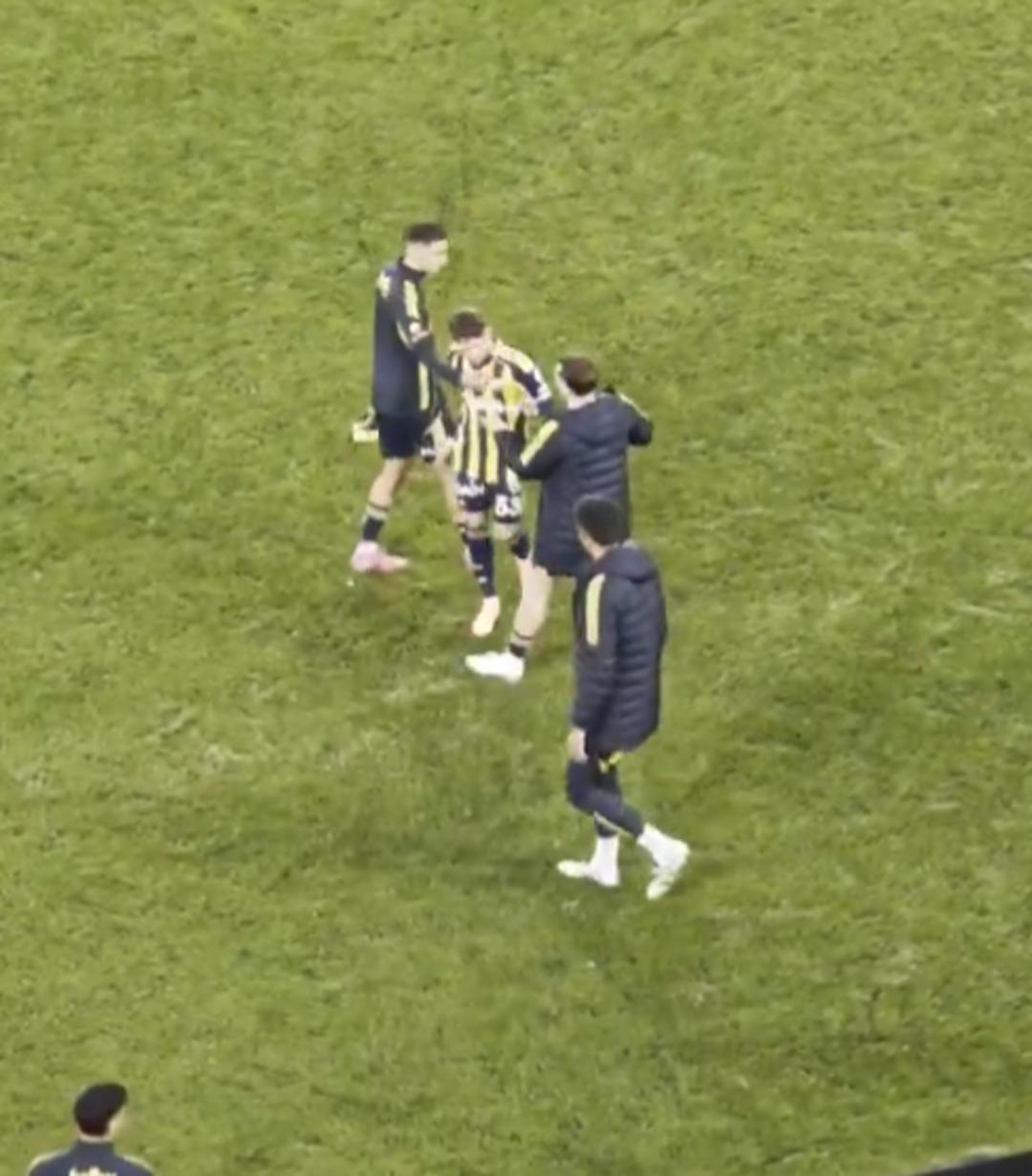 Tribünler tepki gösterdi! Eylem Szymanski'nin oyundan çıkmasıyla yaşandı... Kerem Aktürkoğlu şaşkına döndü! 2