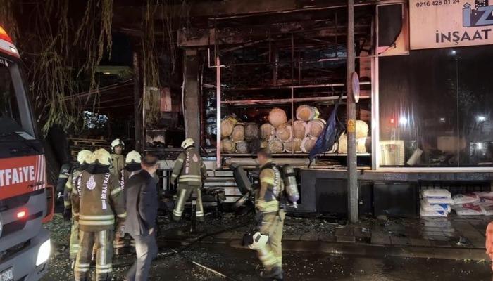 Üyiye'nin at demir dükkanındaki ateş korkuyor