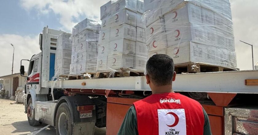 Türk Kızılayı'ndan 5 insani yardım TIR'ı Gazze'ye ulaştı