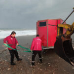 Antalya’da denizdeki karavandan tahliye edilen turistler kurtarıldı