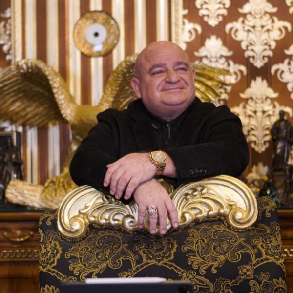 Başarılı iş insanı Moiz Mitrani: Triko İplikten Global finans dünyasına Uzanan Kapsamlı başarı yolculuğu